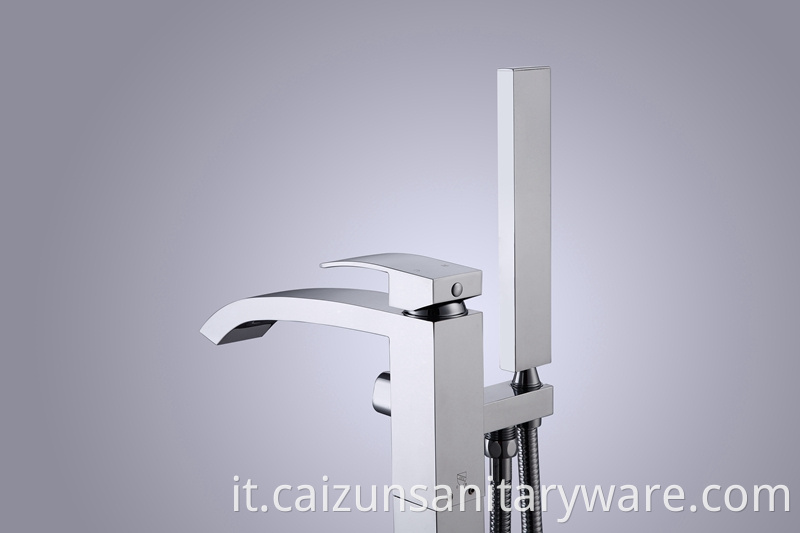 Freestanding Bathtub Faucet In Supporting Chrome